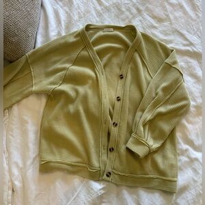 Slouchy Cardigan - in loom. Size medium. Light green.